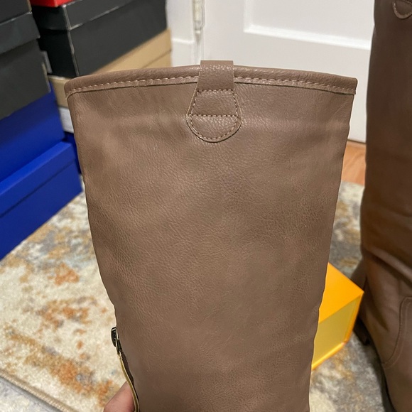 EUC Women Size 8 Bucco Faux Leather Riding Boots With Zipper & 1.25” Heels Brown - Picture 8 of 13